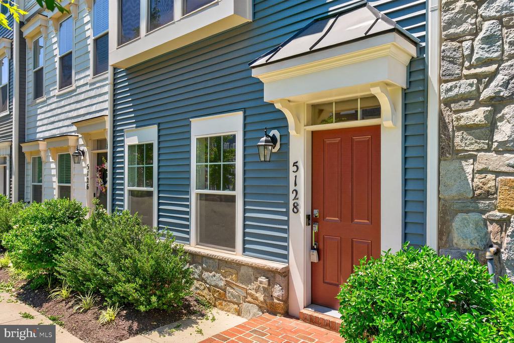 5128 RIDGEVIEW RETREAT