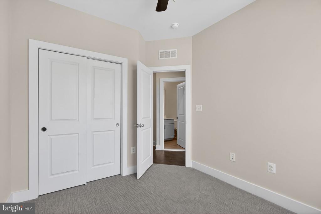 5128 RIDGEVIEW RETREAT