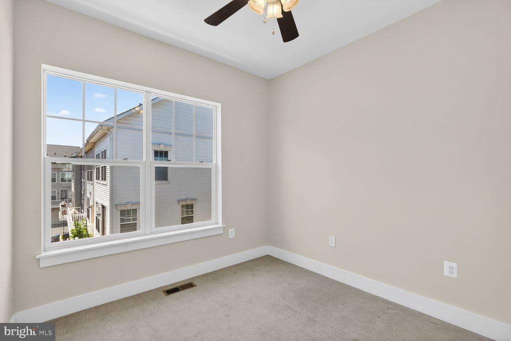 5128 RIDGEVIEW RETREAT