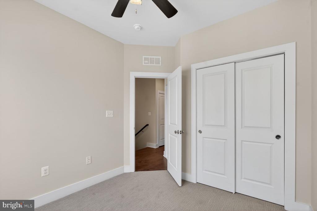 5128 RIDGEVIEW RETREAT