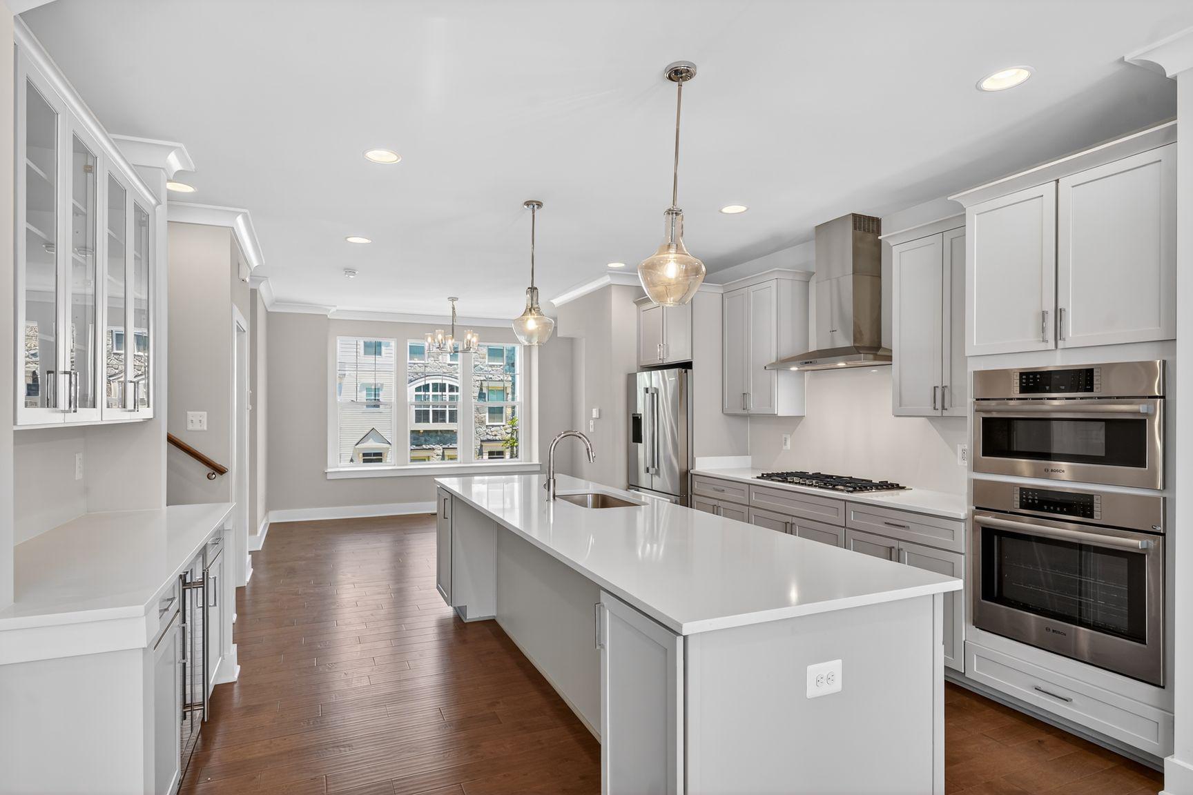 5128 RIDGEVIEW RETREAT