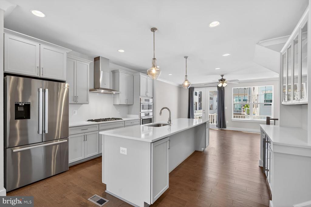 5128 RIDGEVIEW RETREAT