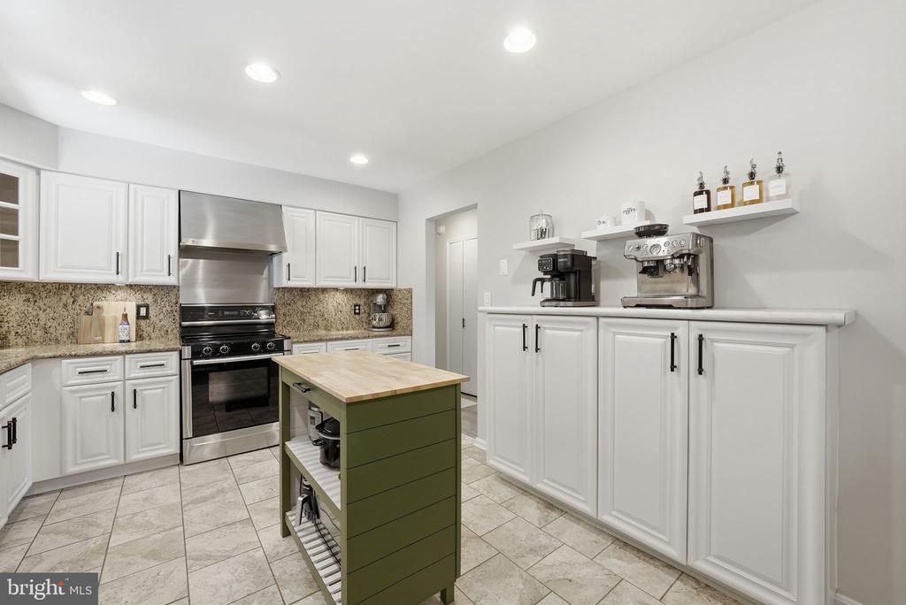 1811 CRANBERRY LANE