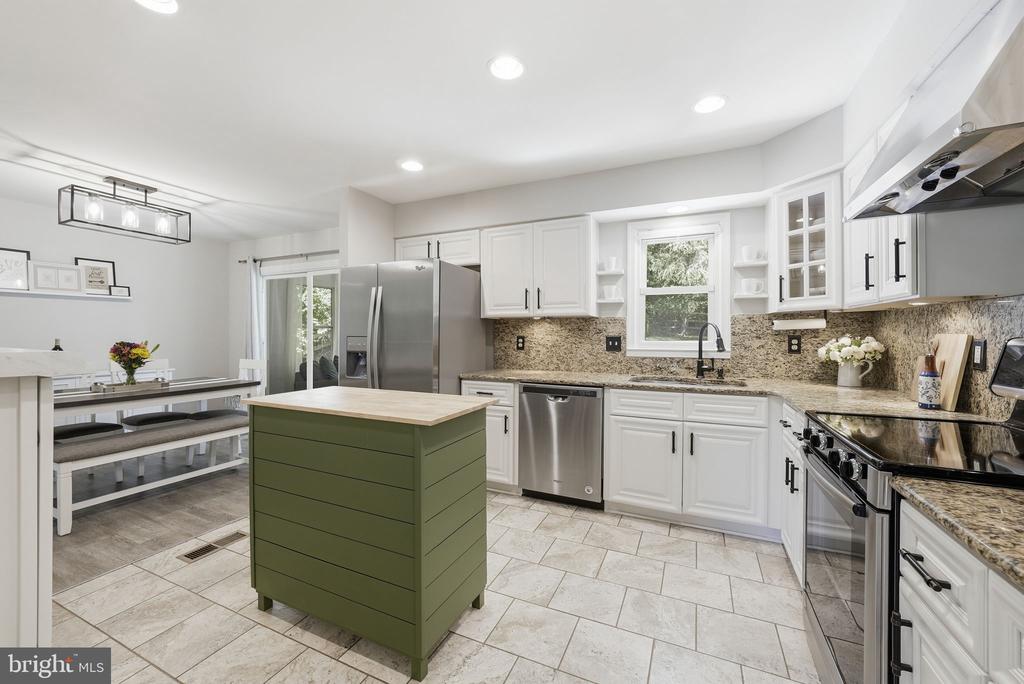 1811 CRANBERRY LANE