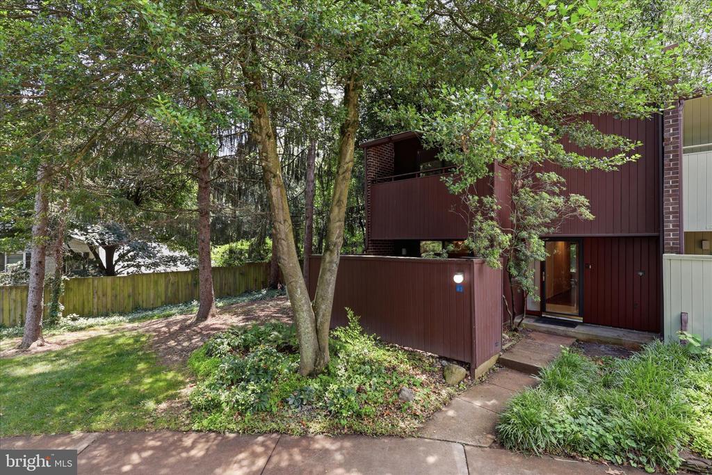 2043 WETHERSFIELD COURT