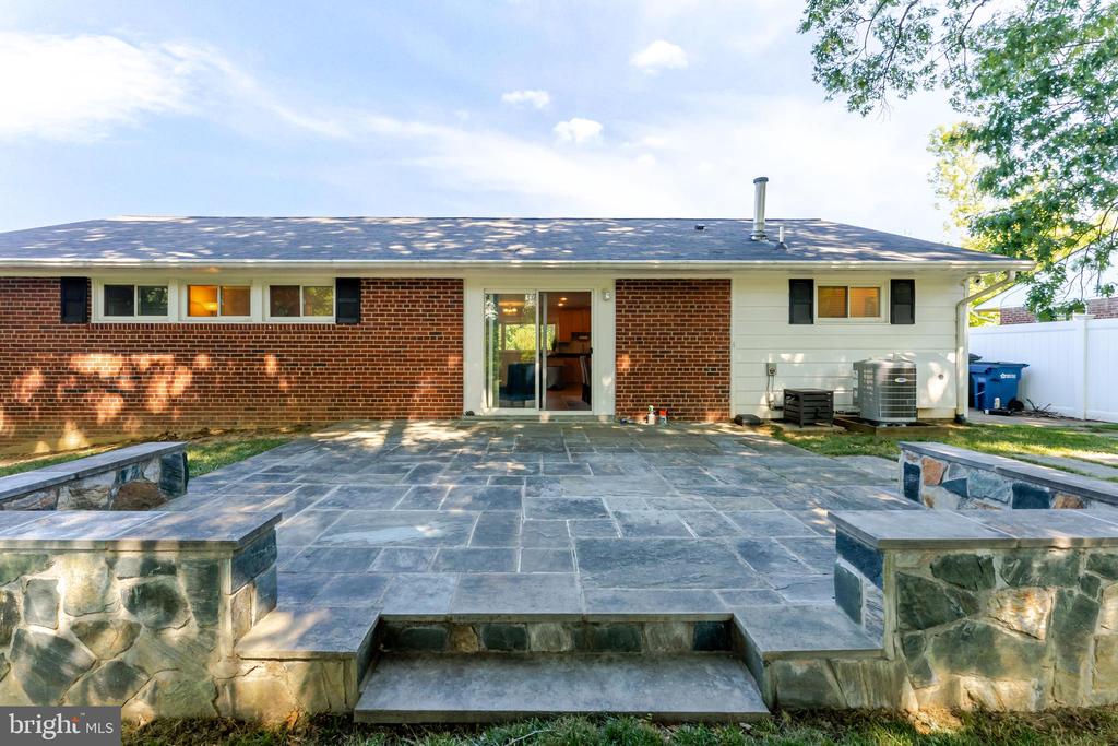 5825 ATTEENTEE ROAD