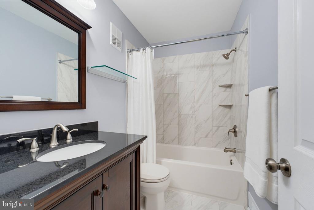 5849 WYE OAK COMMONS COURT