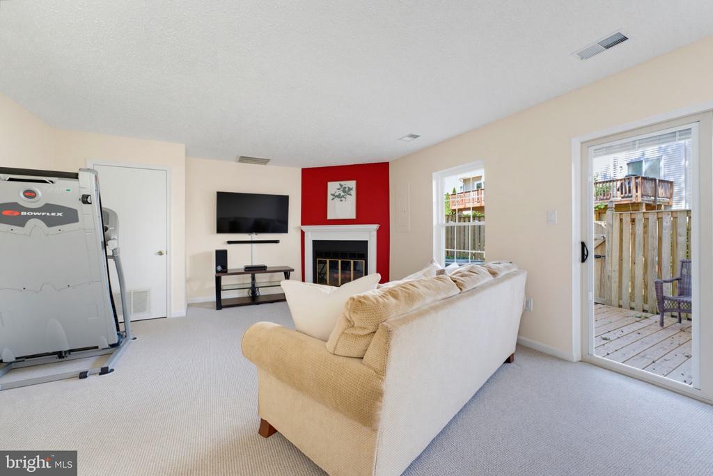 5849 WYE OAK COMMONS COURT