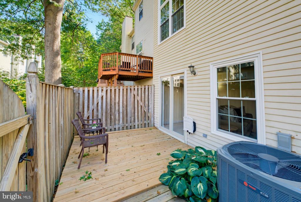 5849 WYE OAK COMMONS COURT
