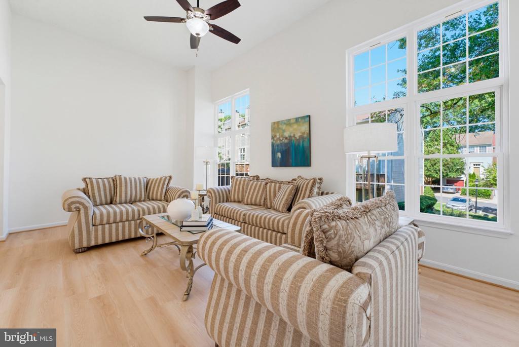 5849 WYE OAK COMMONS COURT