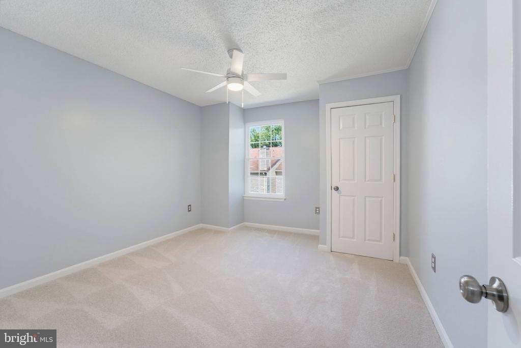 5849 WYE OAK COMMONS COURT