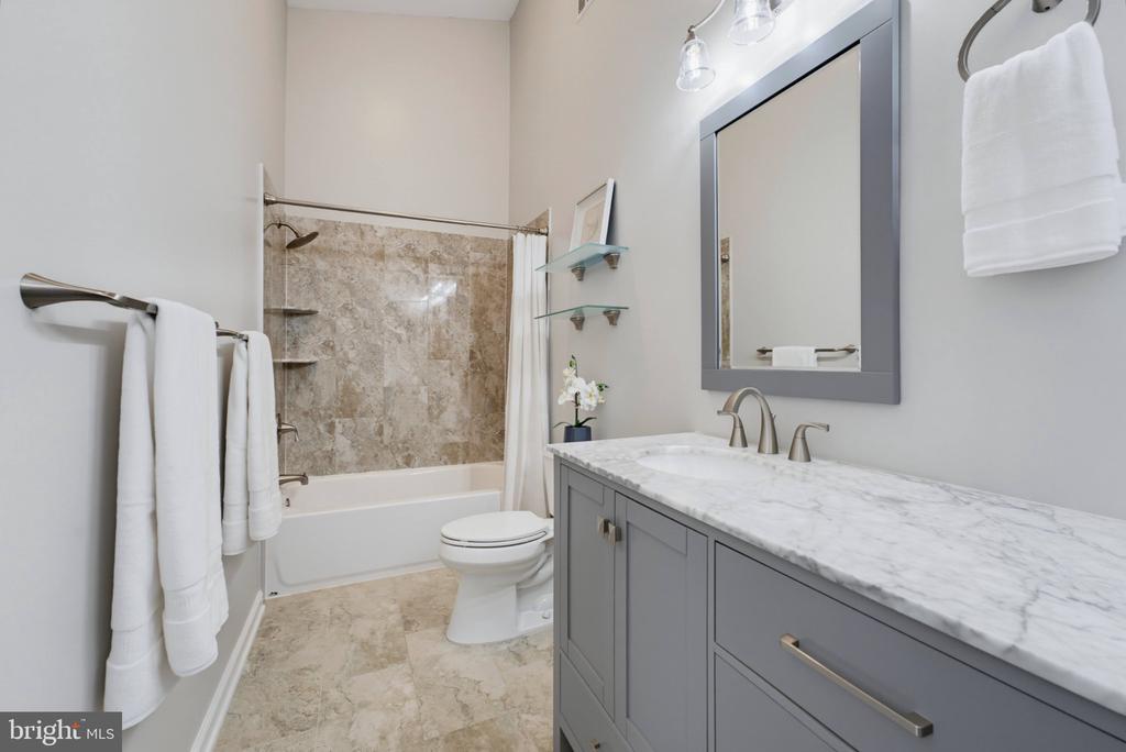 5849 WYE OAK COMMONS COURT