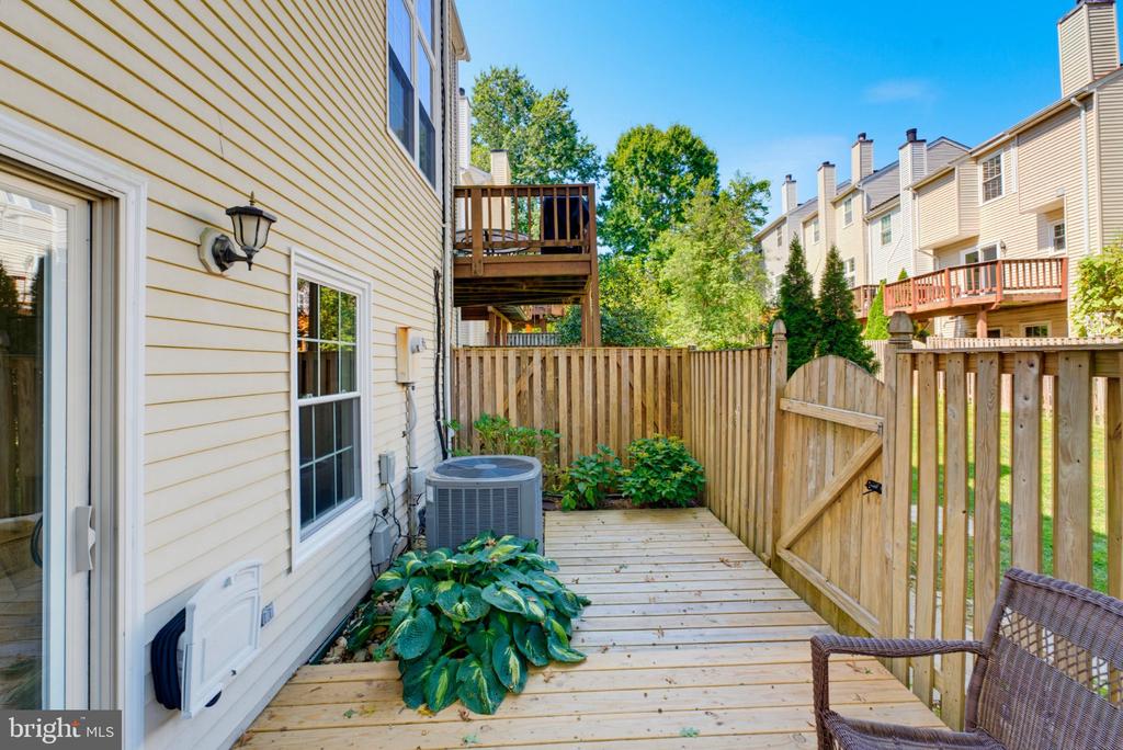5849 WYE OAK COMMONS COURT