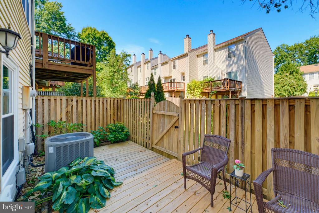 5849 WYE OAK COMMONS COURT