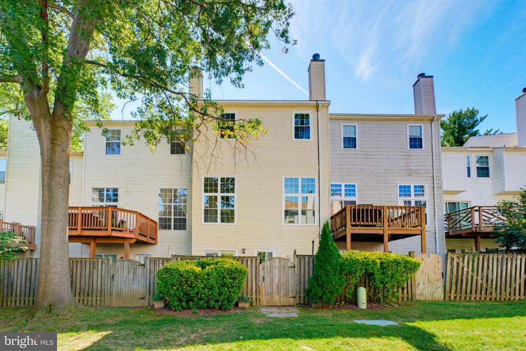 5849 WYE OAK COMMONS COURT
