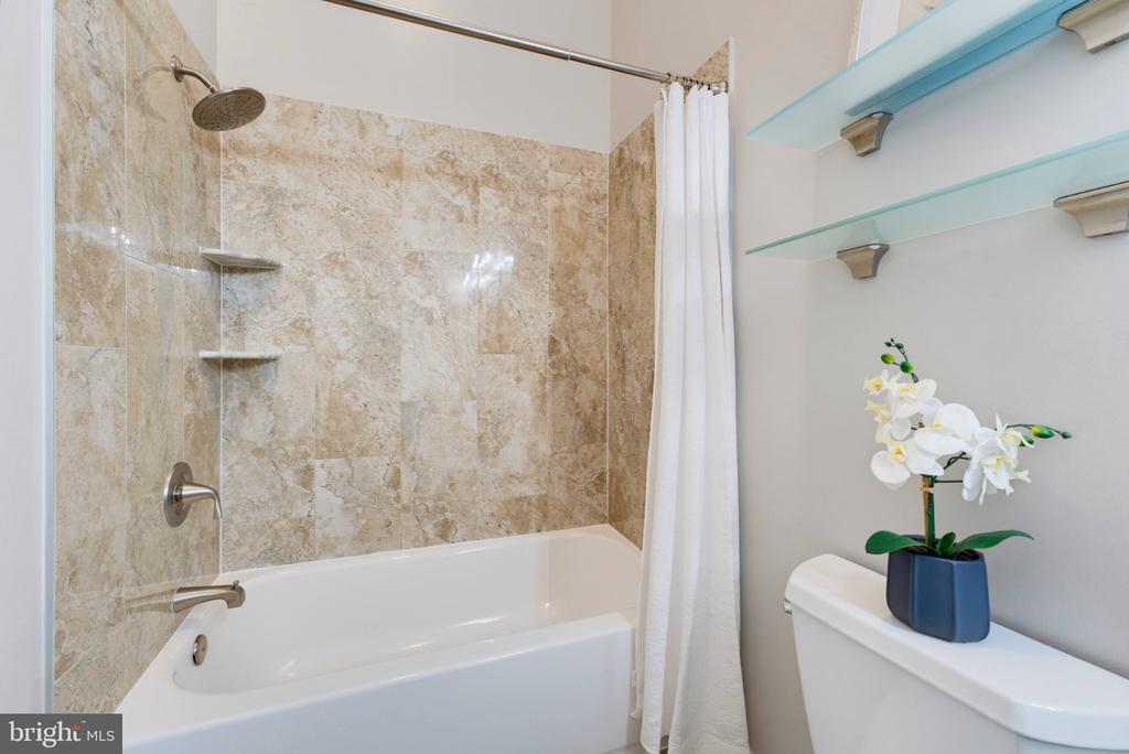 5849 WYE OAK COMMONS COURT
