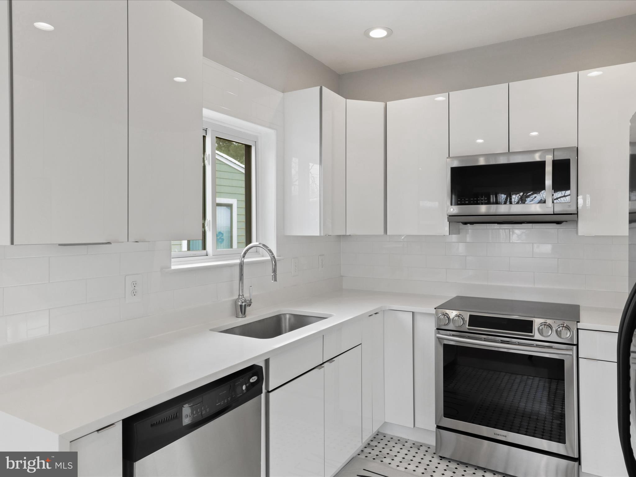1911 VILLARIDGE DRIVE B 1911B