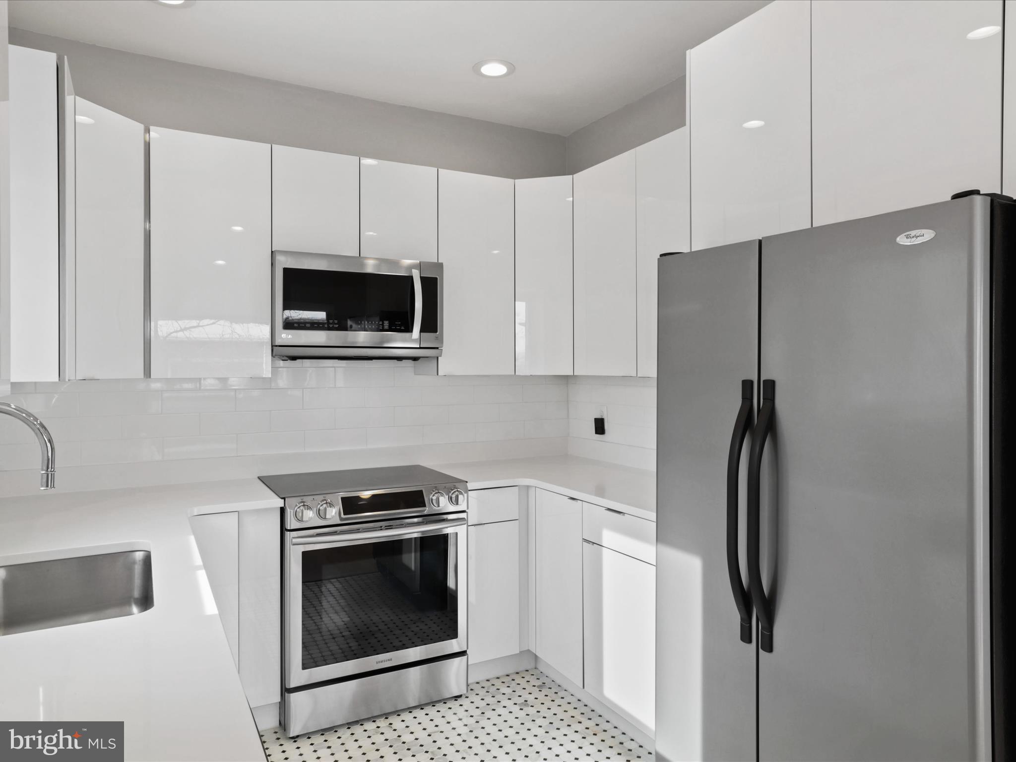 1911 VILLARIDGE DRIVE B 1911B