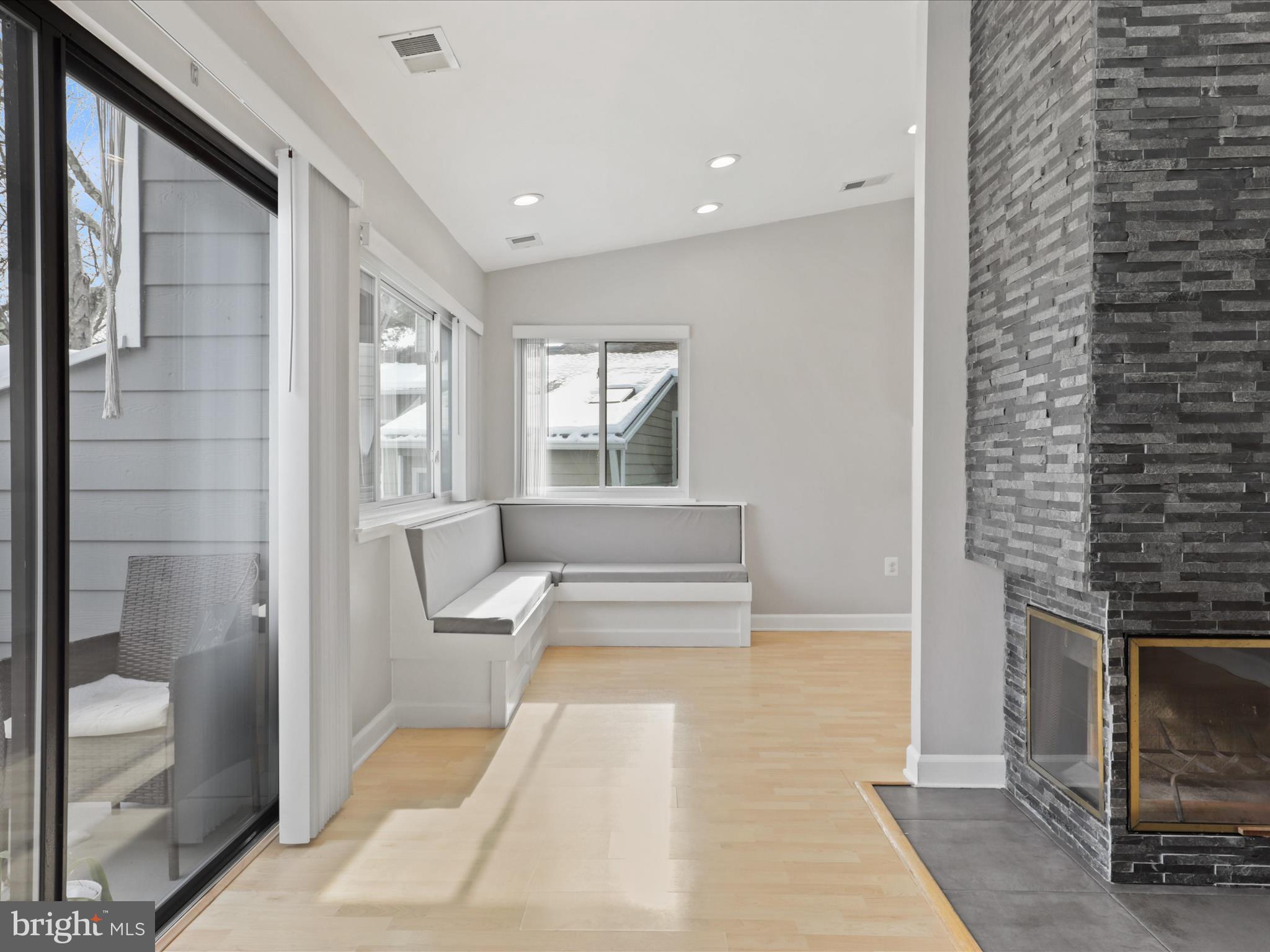 1911 VILLARIDGE DRIVE B 1911B