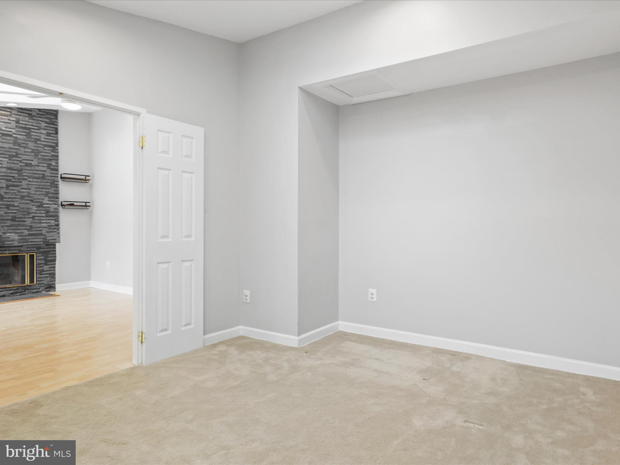 1911 VILLARIDGE DRIVE B 1911B
