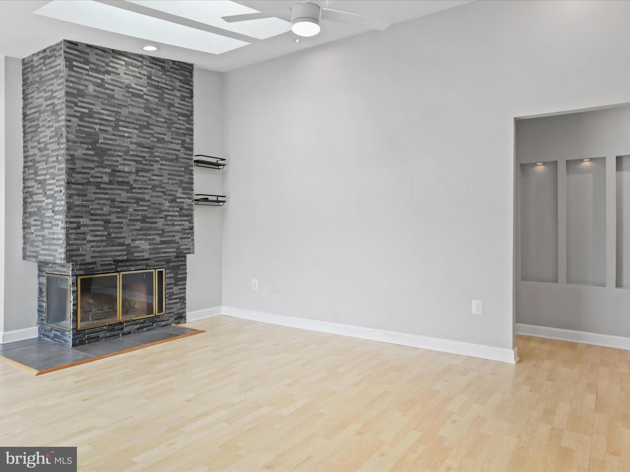 1911 VILLARIDGE DRIVE B 1911B
