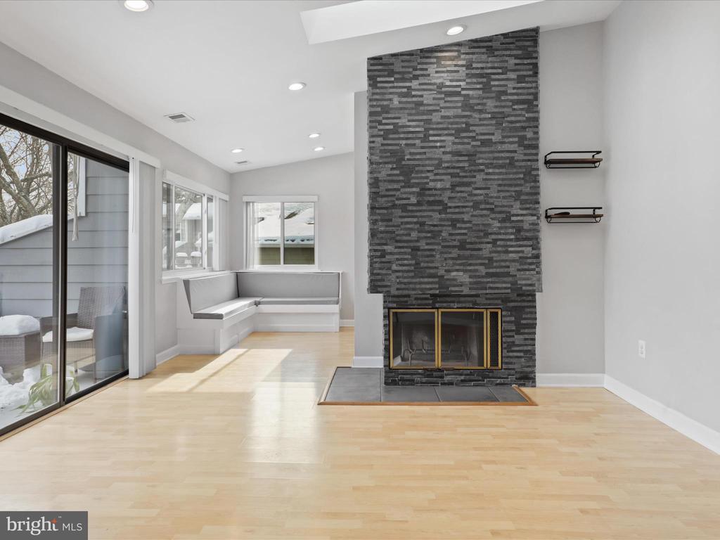 1911 VILLARIDGE DRIVE B 1911B