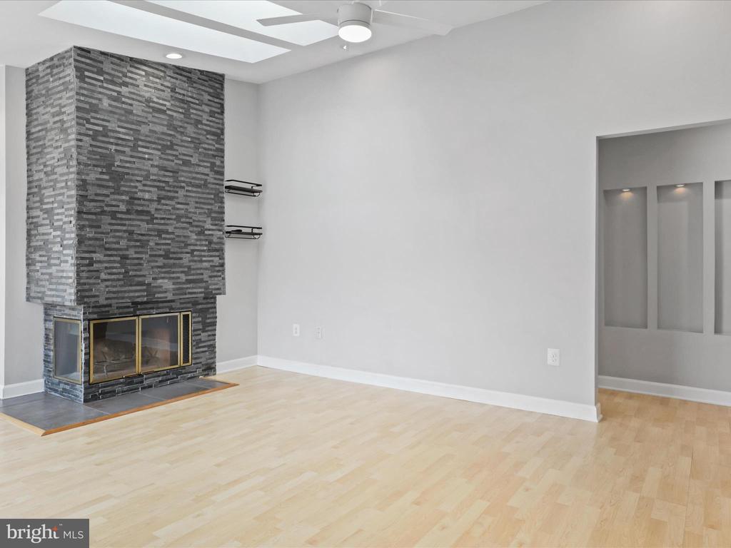 1911 VILLARIDGE DRIVE B 1911B