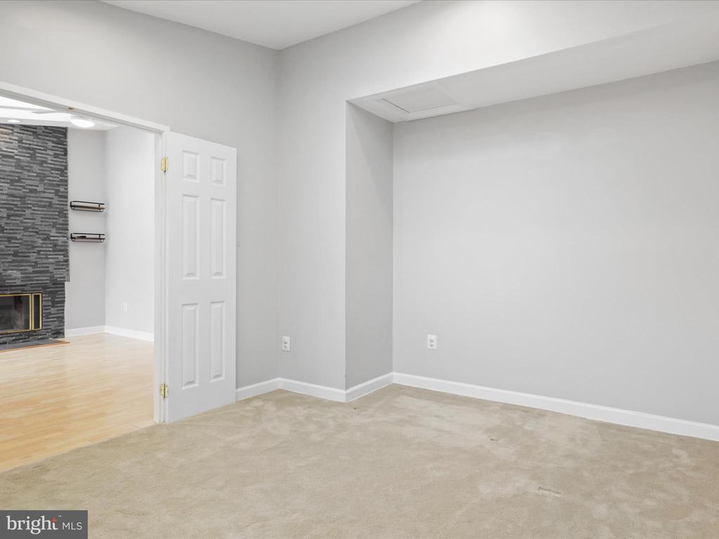 1911 VILLARIDGE DRIVE B 1911B