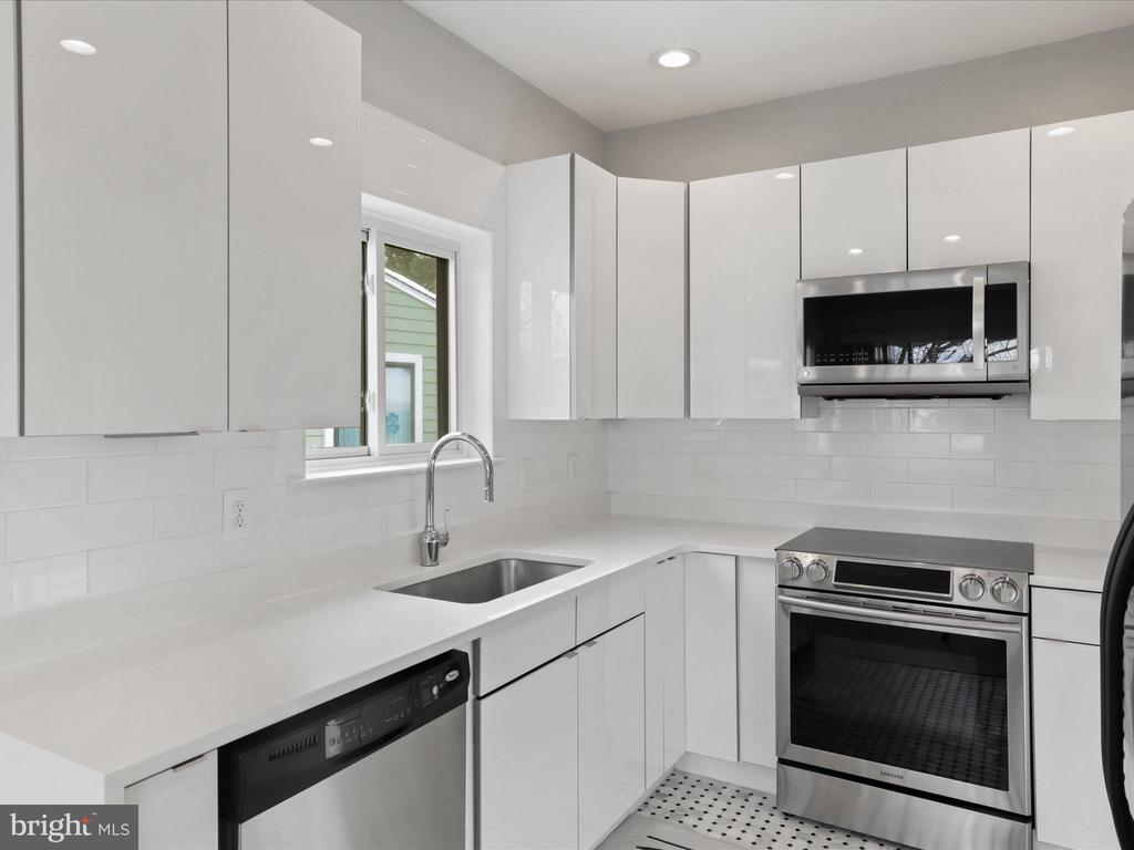 1911 VILLARIDGE DRIVE B 1911B