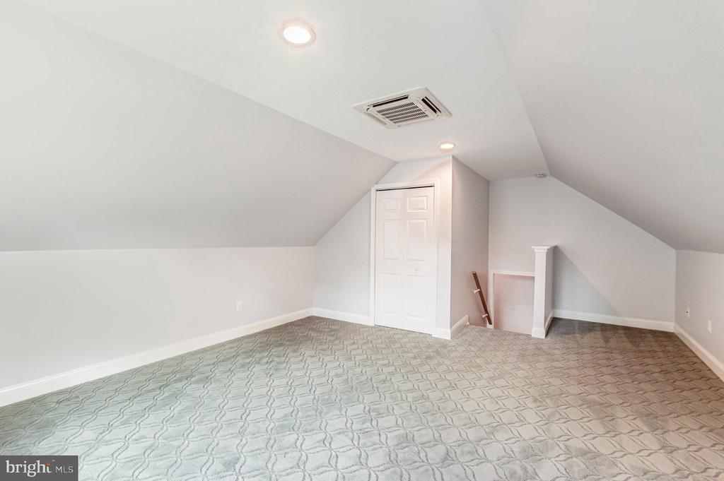 519 WOODLAND COURT NW
