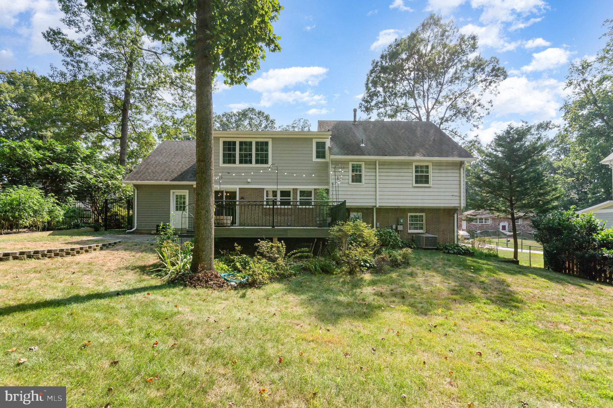 519 WOODLAND COURT NW