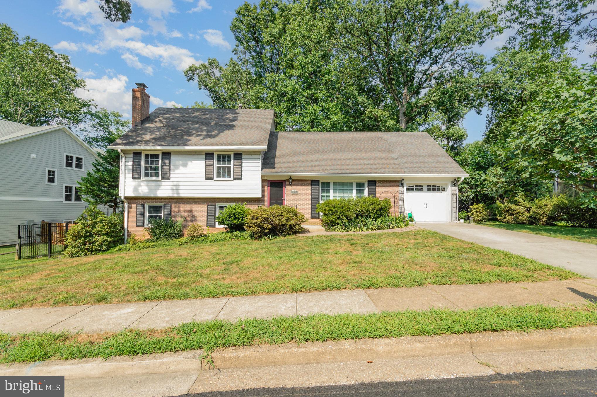 519 WOODLAND COURT NW