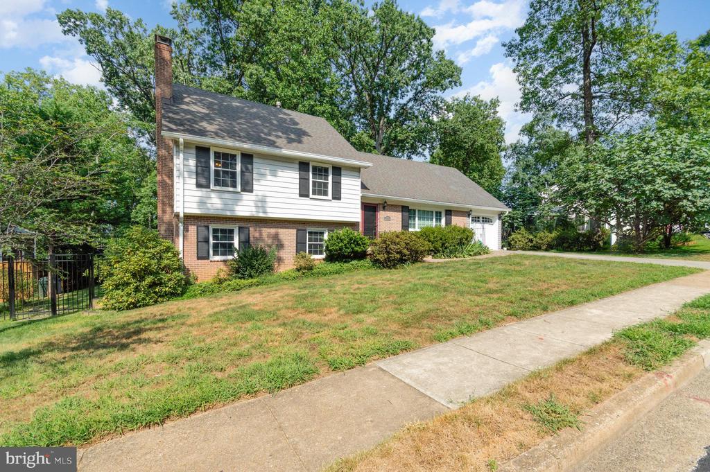519 WOODLAND COURT NW