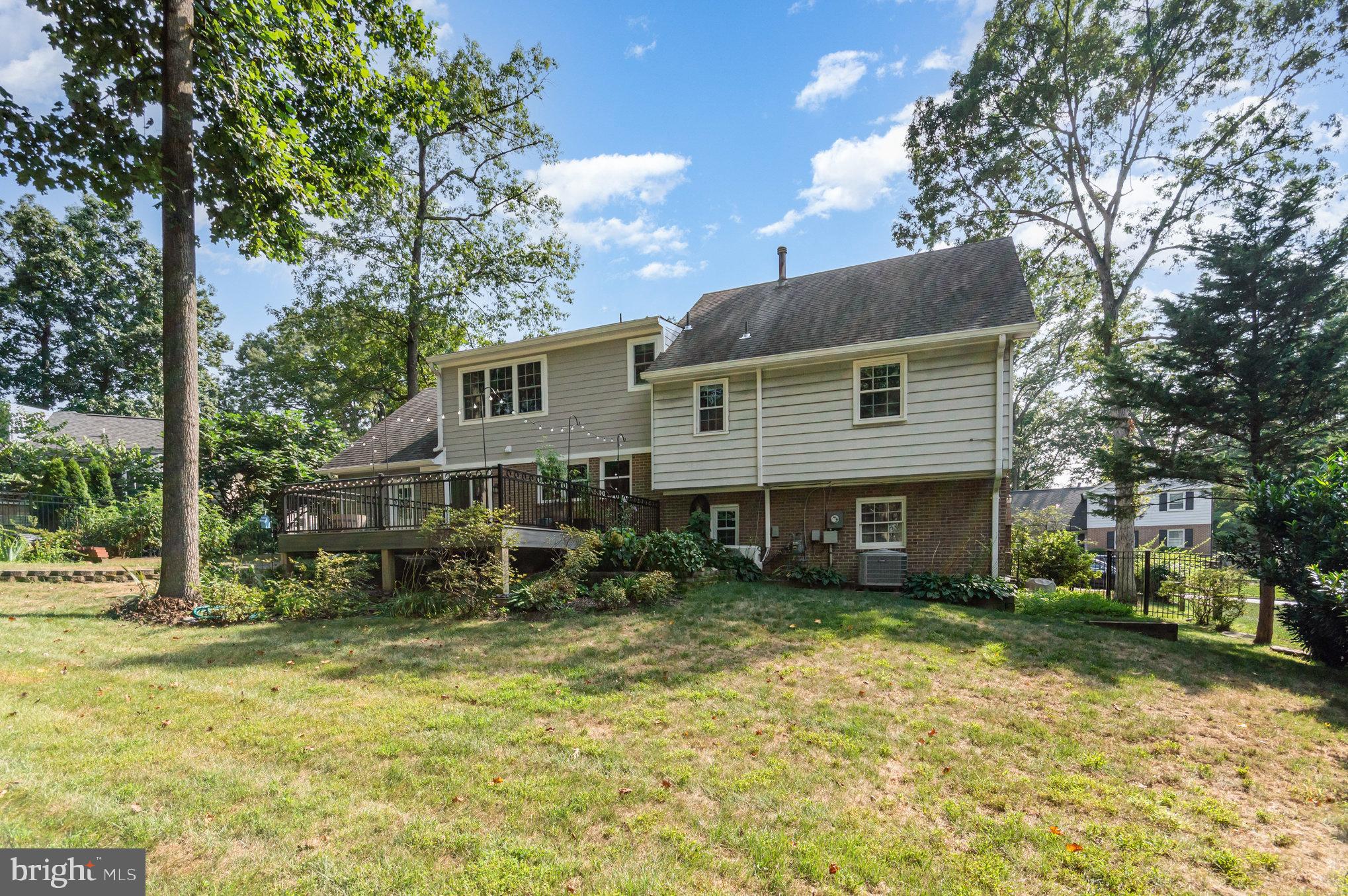 519 WOODLAND COURT NW