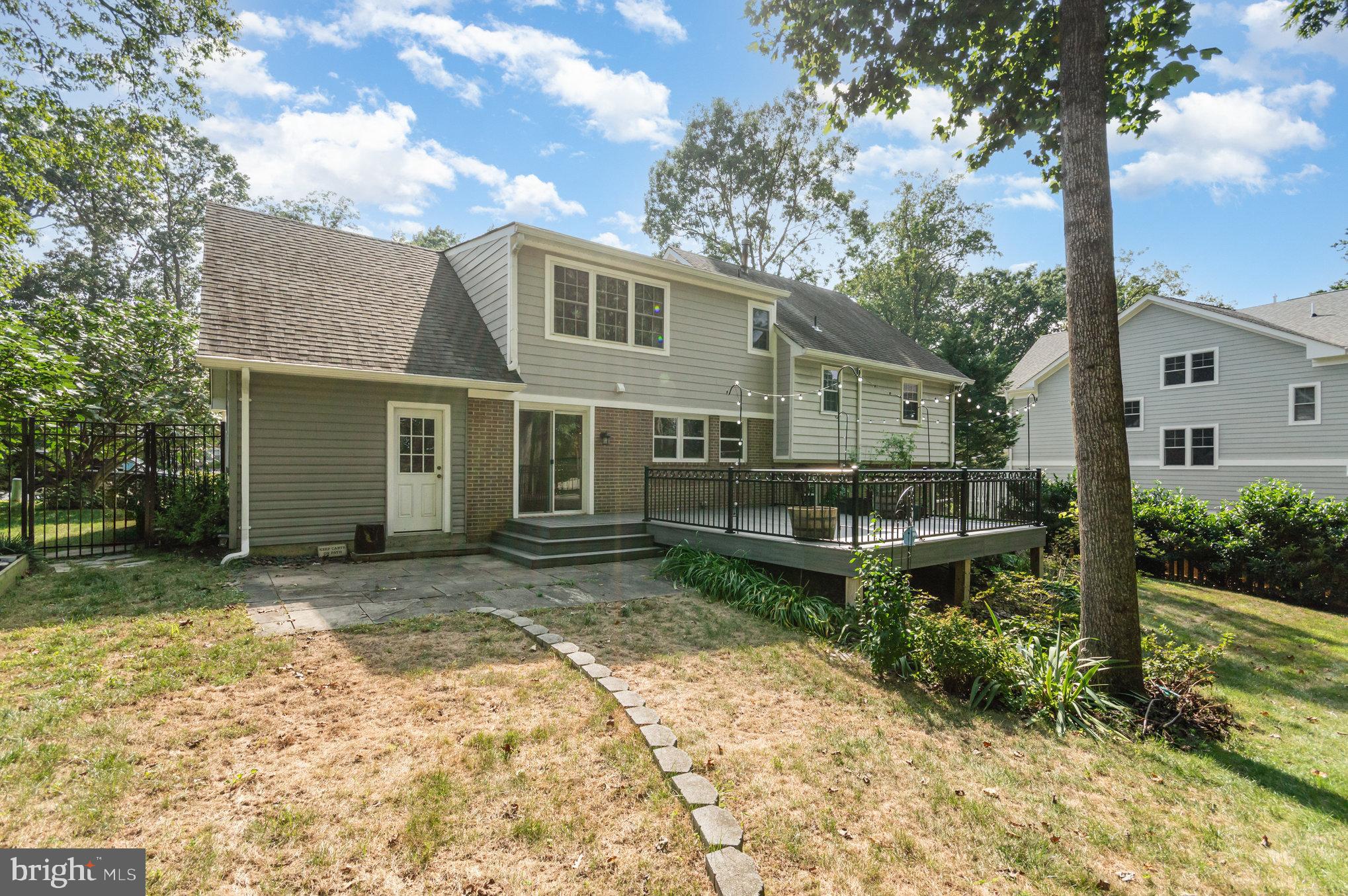 519 WOODLAND COURT NW