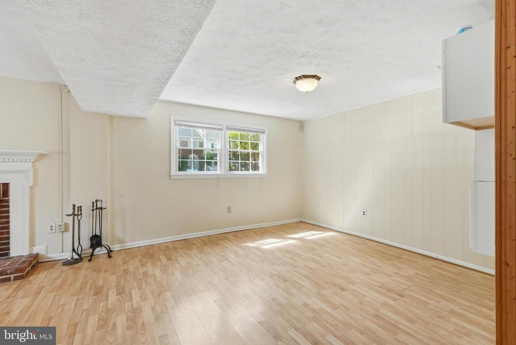 8031 SLEEPY VIEW LANE