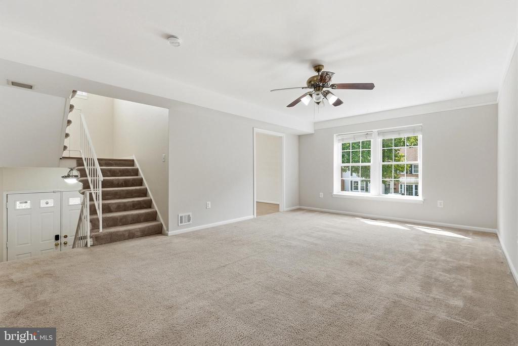 8031 SLEEPY VIEW LANE