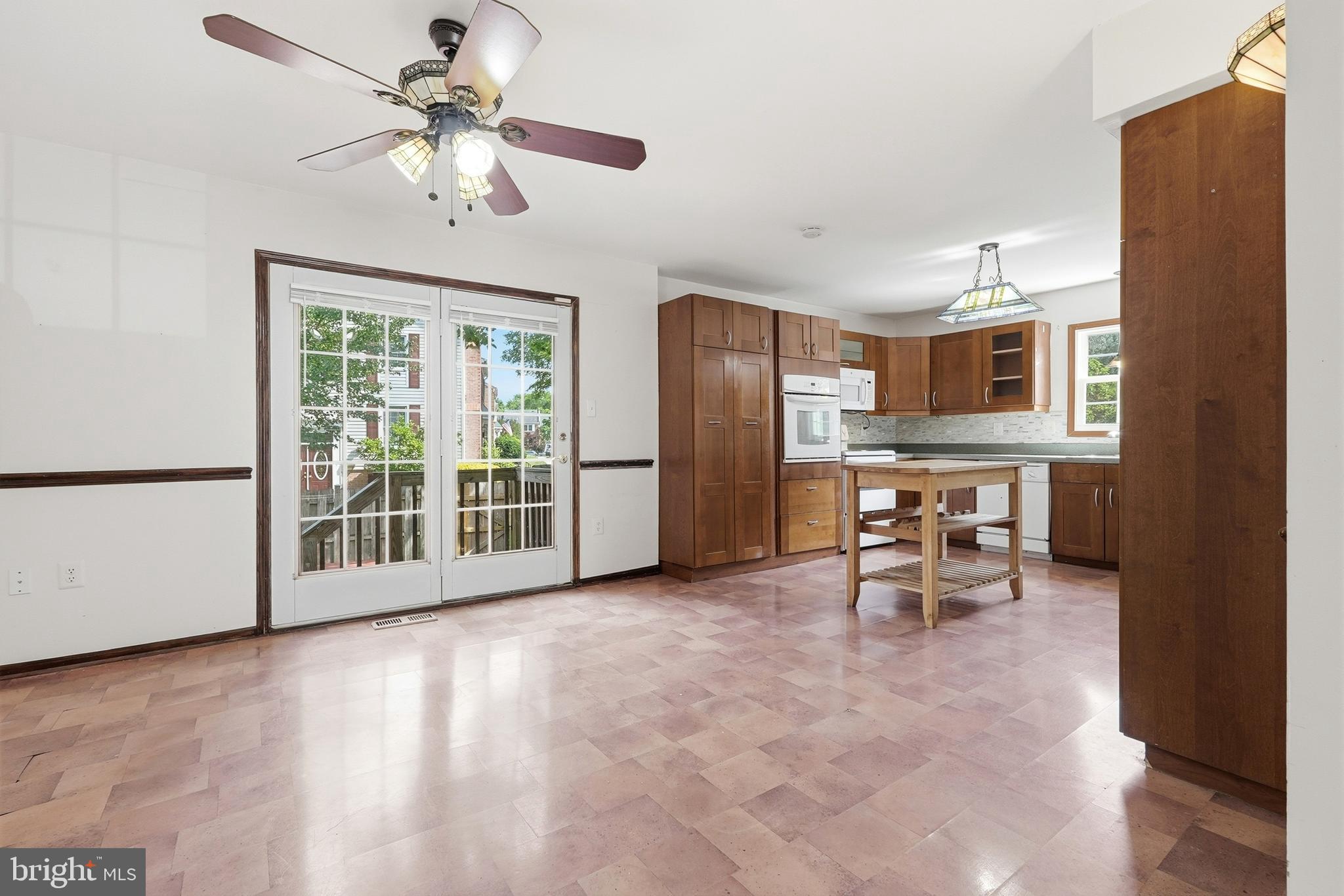 8031 SLEEPY VIEW LANE