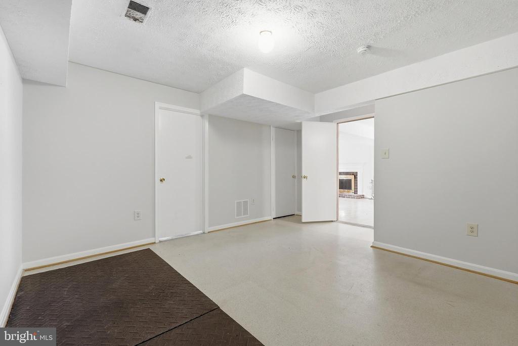 8031 SLEEPY VIEW LANE