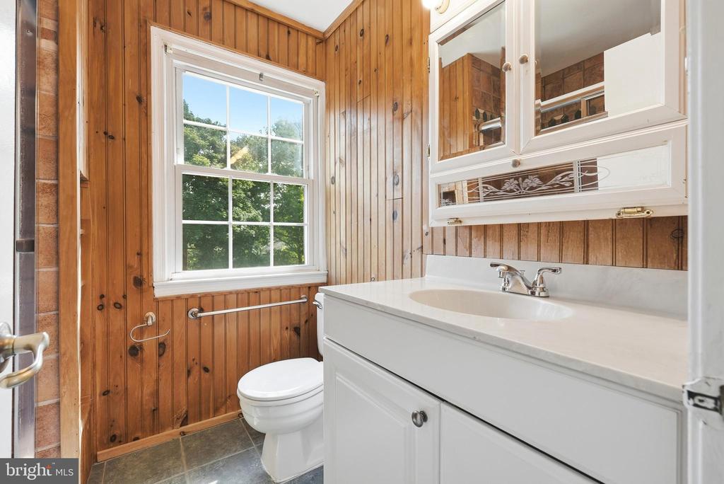 8031 SLEEPY VIEW LANE