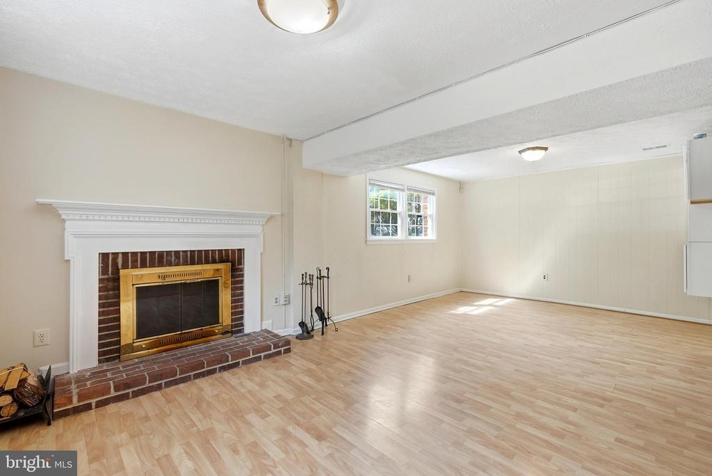 8031 SLEEPY VIEW LANE