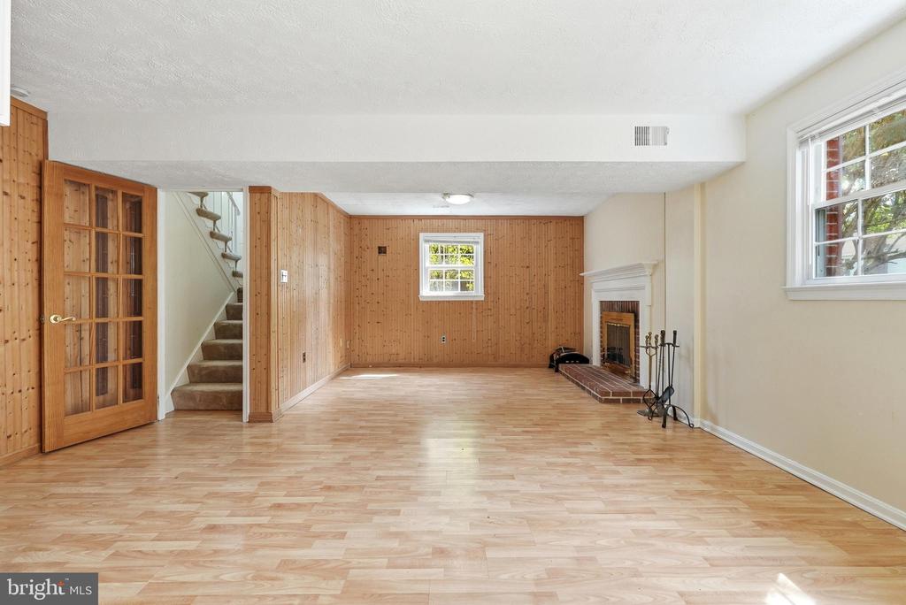 8031 SLEEPY VIEW LANE