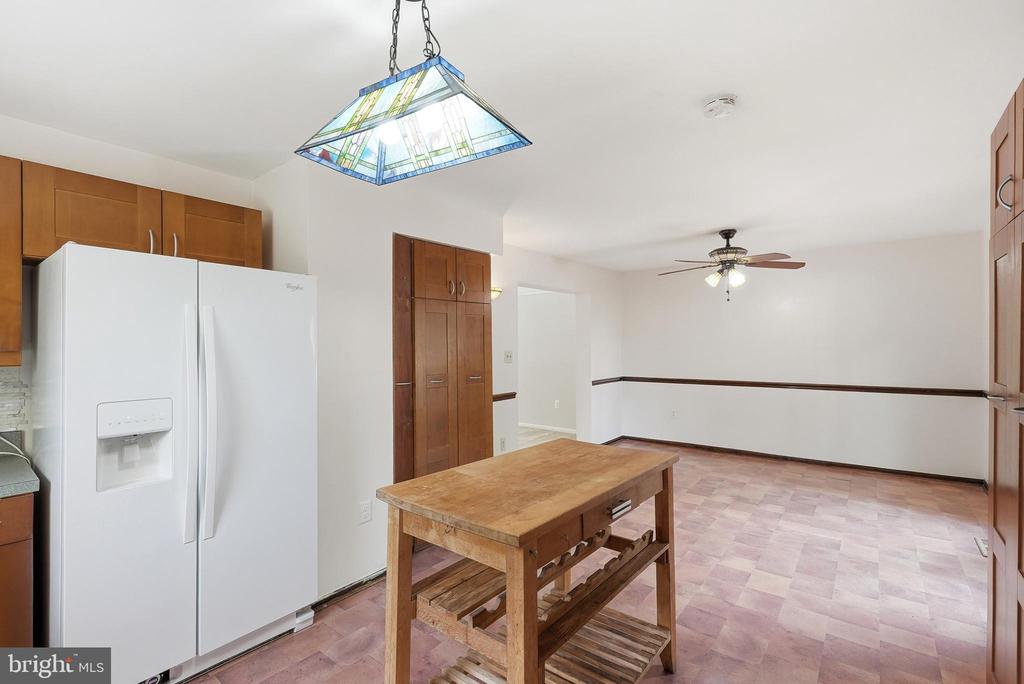 8031 SLEEPY VIEW LANE