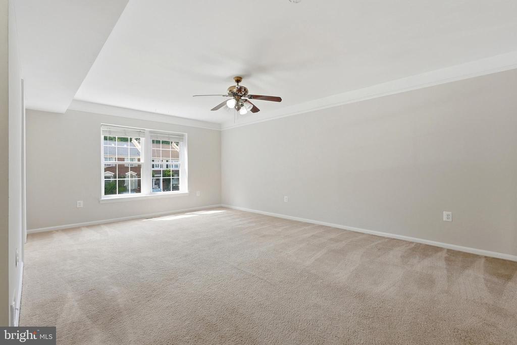 8031 SLEEPY VIEW LANE