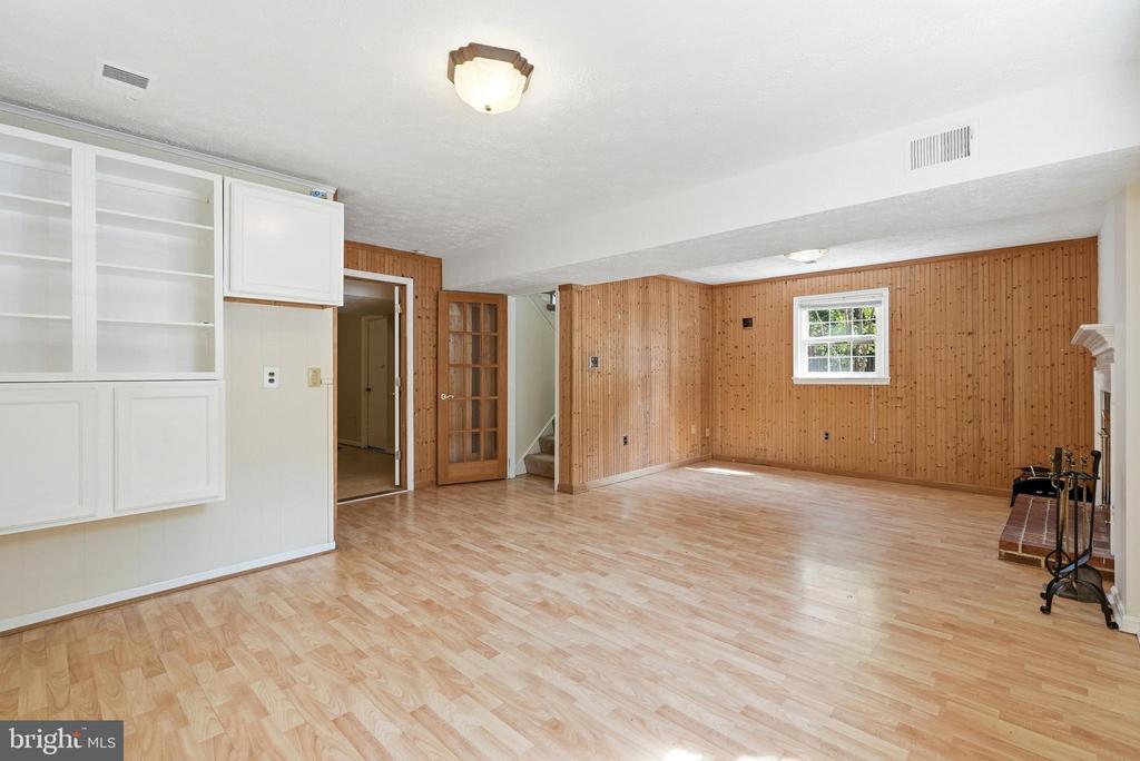 8031 SLEEPY VIEW LANE