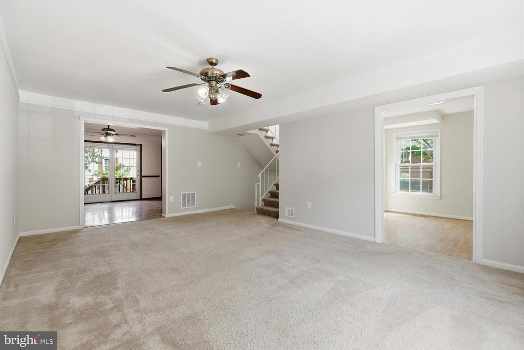 8031 SLEEPY VIEW LANE