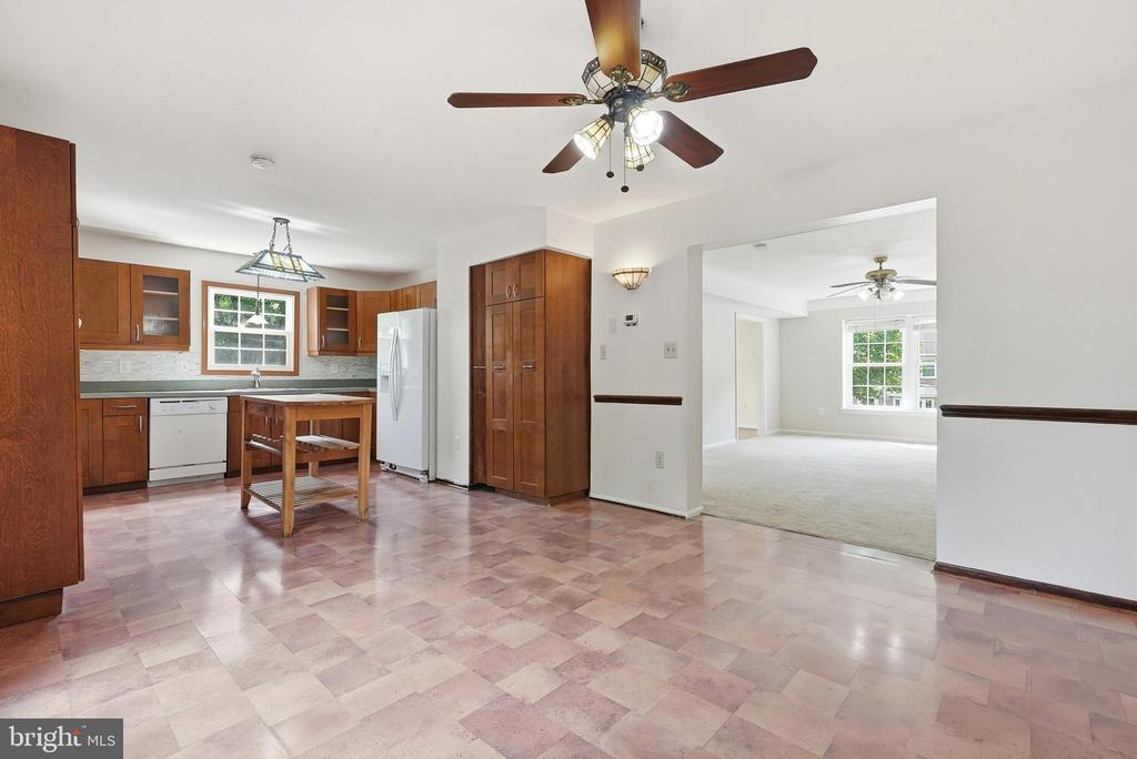 8031 SLEEPY VIEW LANE