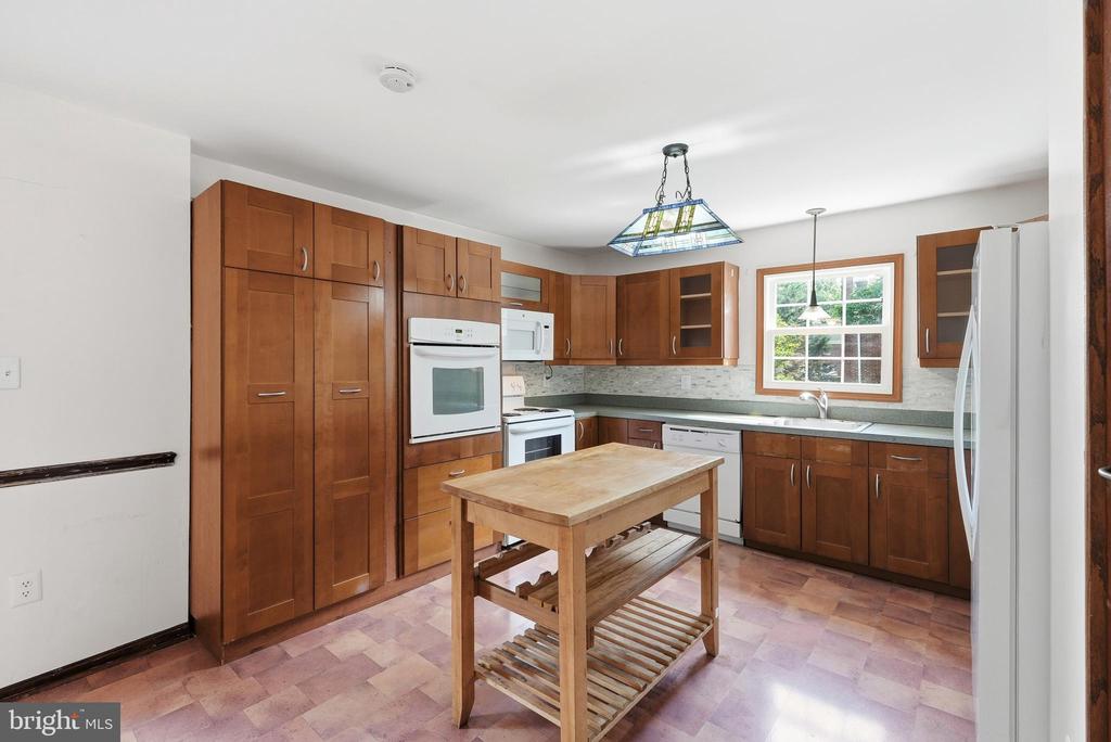 8031 SLEEPY VIEW LANE
