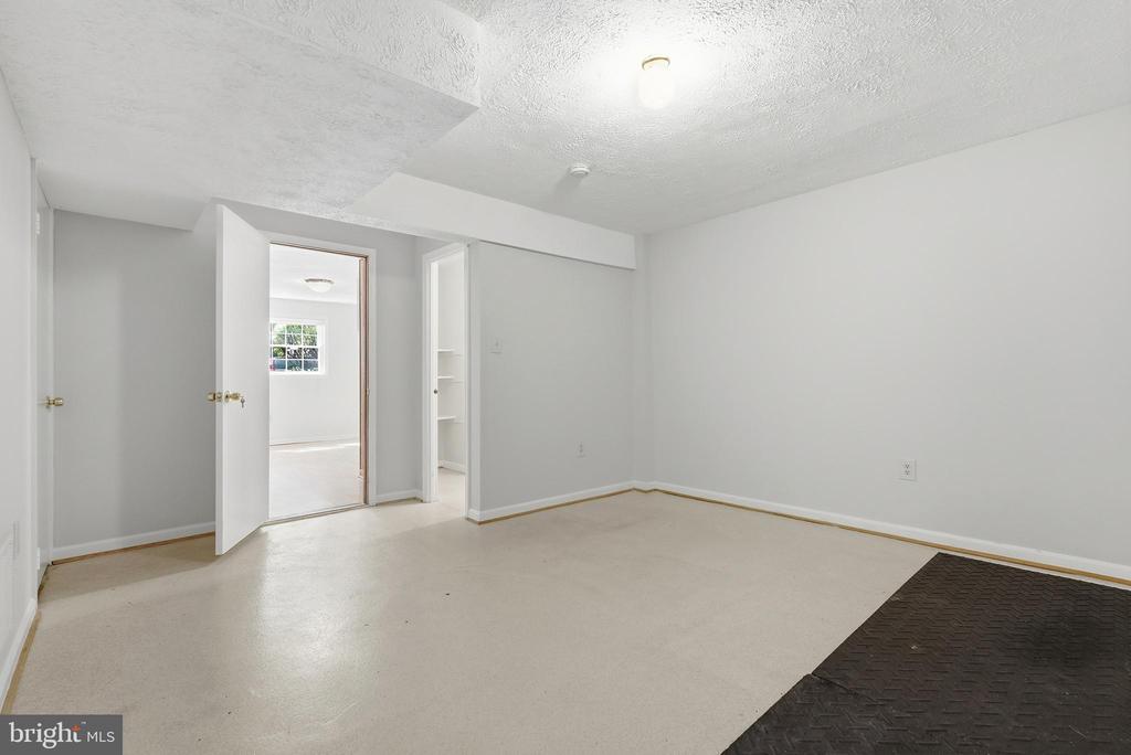 8031 SLEEPY VIEW LANE
