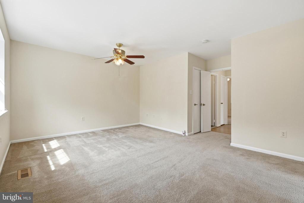 8031 SLEEPY VIEW LANE